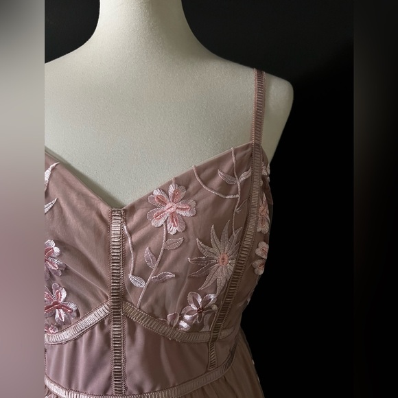 TORRID Lace Sweetheart Dress - Picture 2 of 9